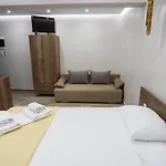 Nikolaidis Apartamento *